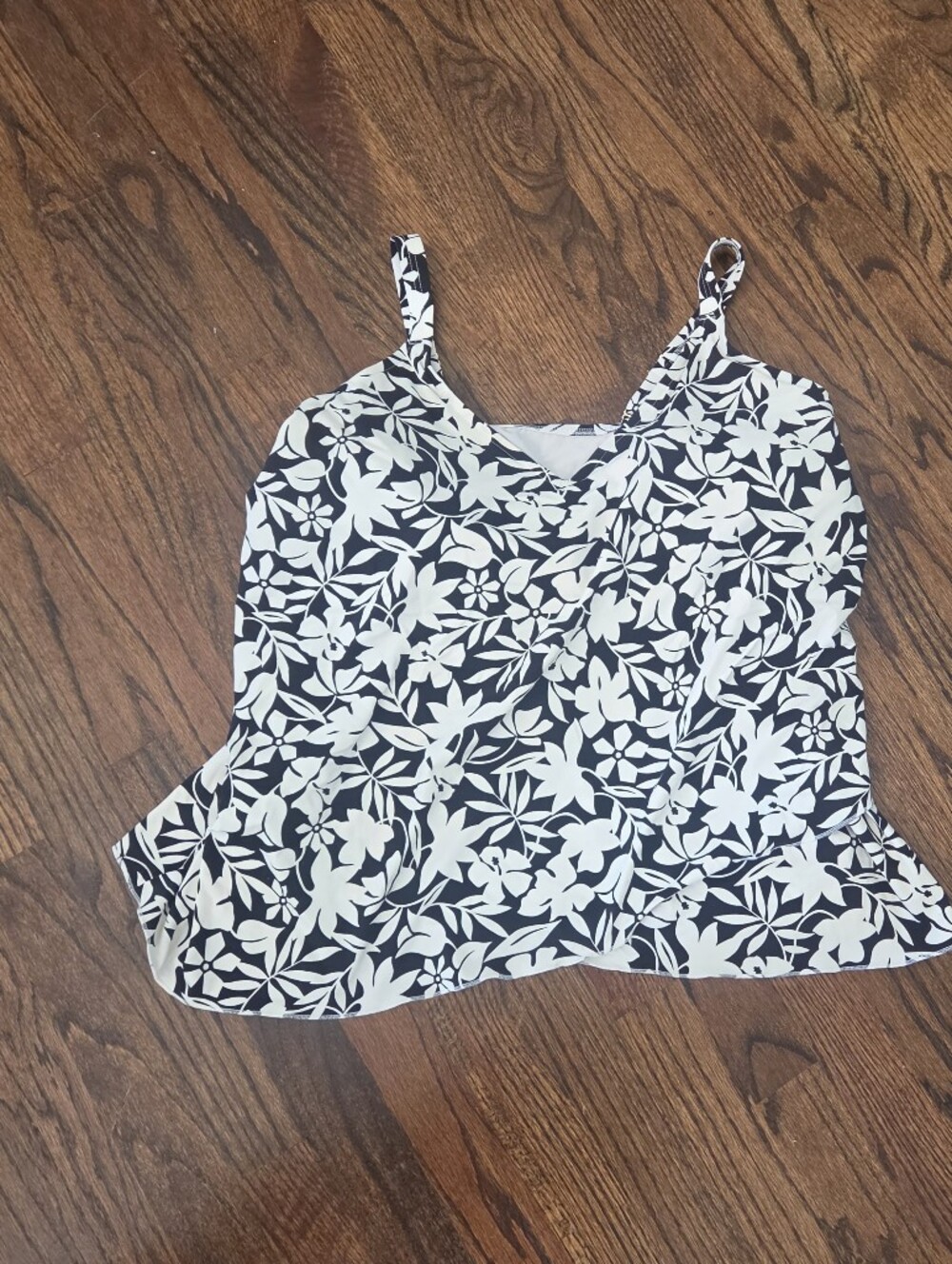 Womens Land's End Black and White Floral Swim Top. Size 2X.